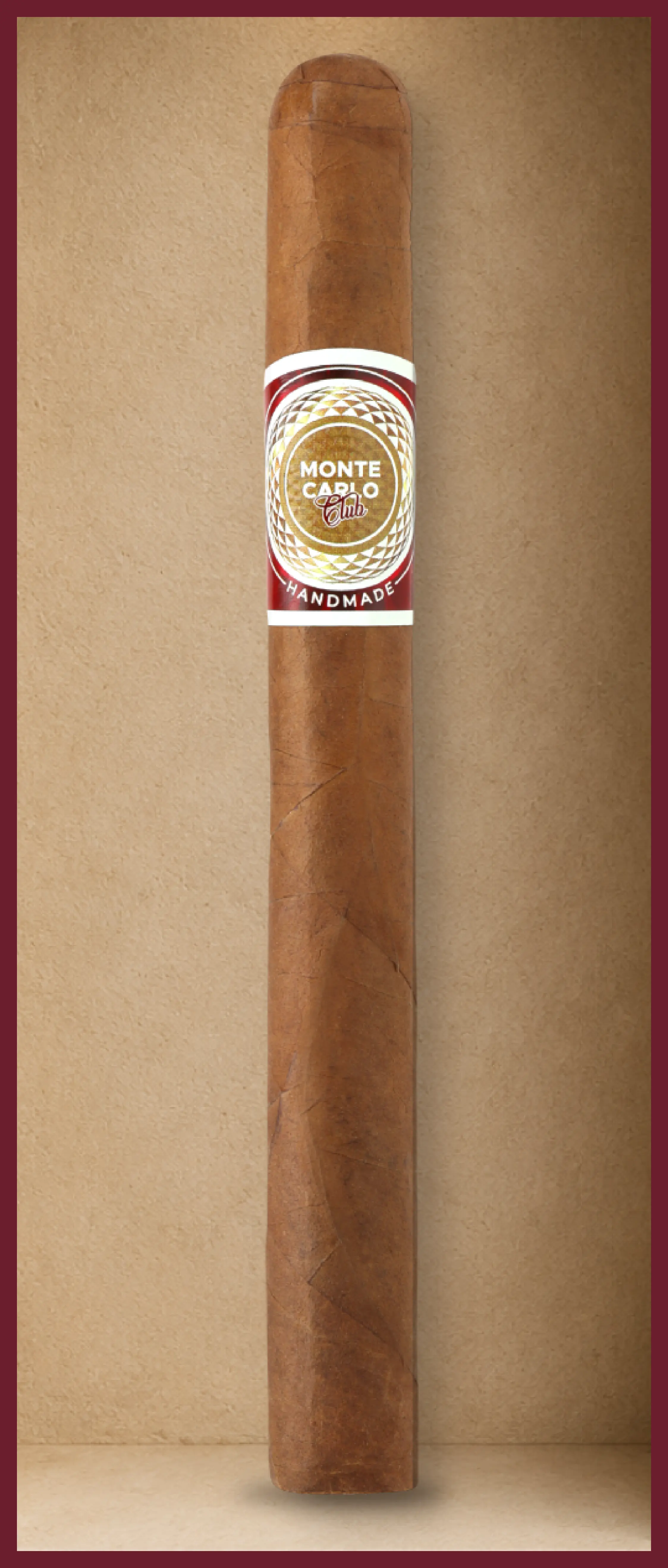 Vue rapprochée du cigare Monte-Carlo Club® Churchill, 175 mm et ring gauge 47, présenté dans son écrin beige.