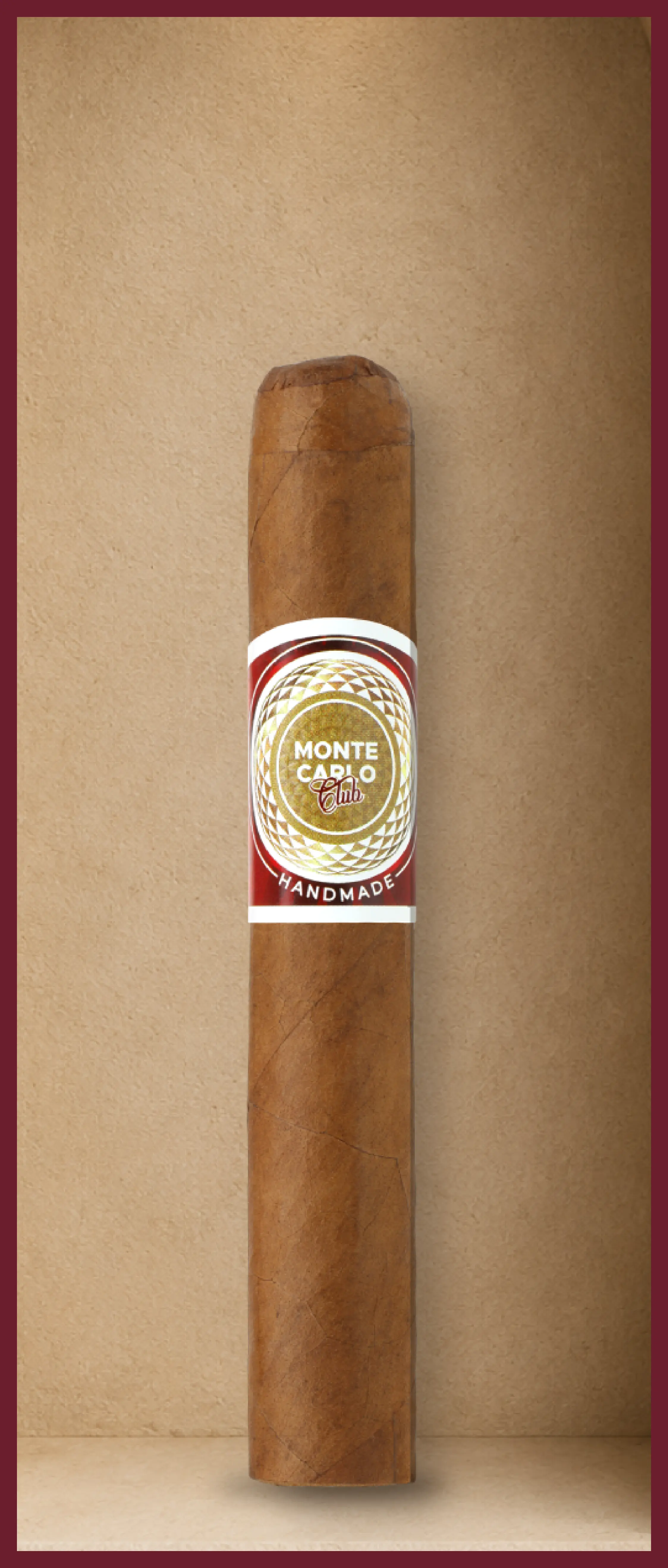 Vue rapprochée du cigare Monte-Carlo Club® Robusto, 124 mm et ring gauge 50, présenté dans son écrin beige.